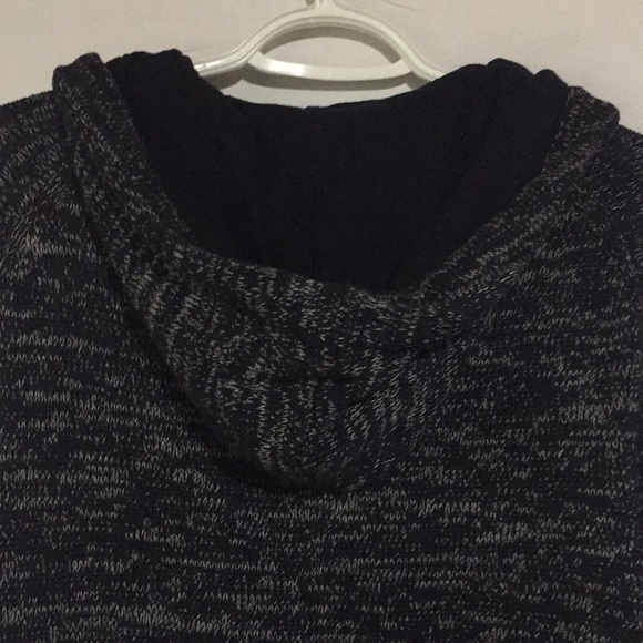 H&M sweater with hoodie size Medium - Picture 8 of 10